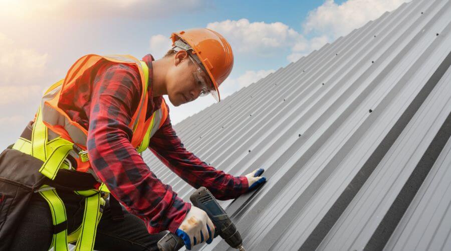 Professional gutter cleaning in Indianola, NE
